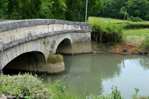 Pont du village de Rix Nièvre Passion