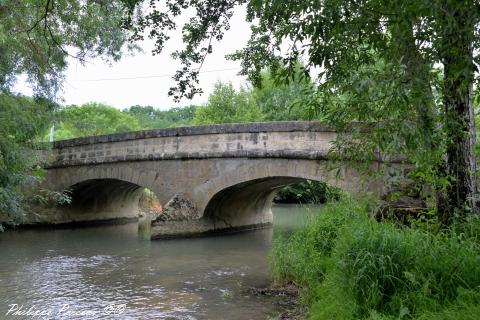 Pont du village de Rix Nièvre Passion