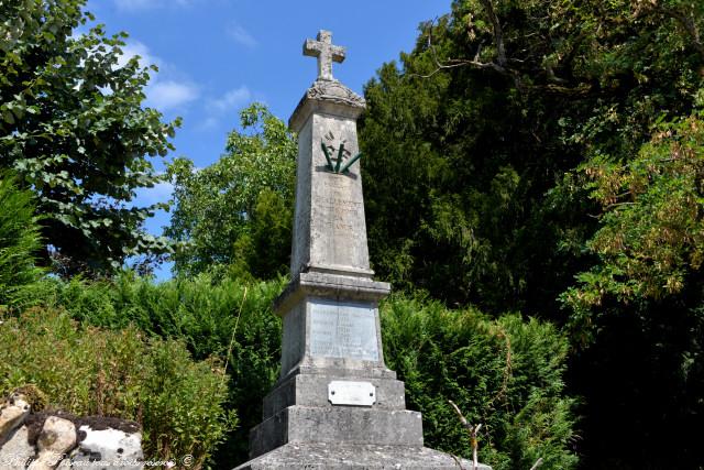 Monument aux morts de Challement un hommage