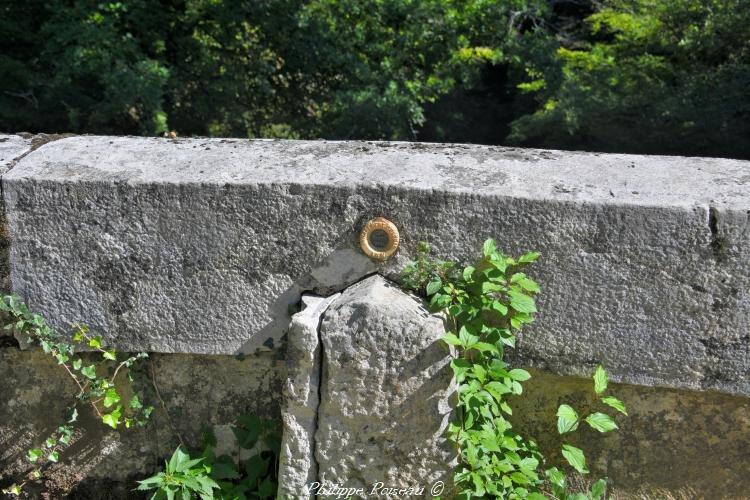 Un repère de nivellement du Canal un patrimoine