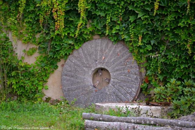 Moulin du village de Poil