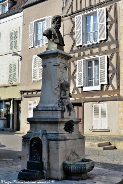 La fontaine de Claude Tillier un beau patrimoine