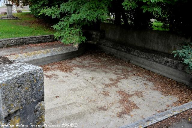 Lavoir de l'église de Pougny