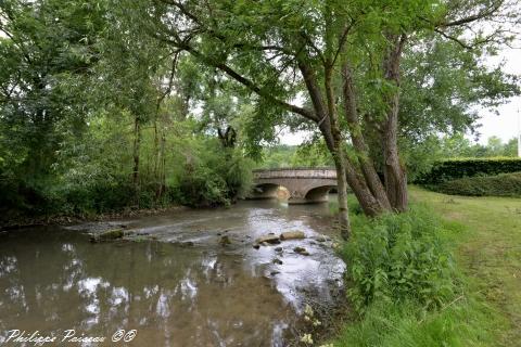 Pont du village de Rix Nièvre Passion