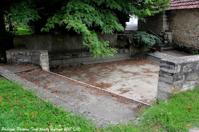 Lavoir de l'église de Pougny