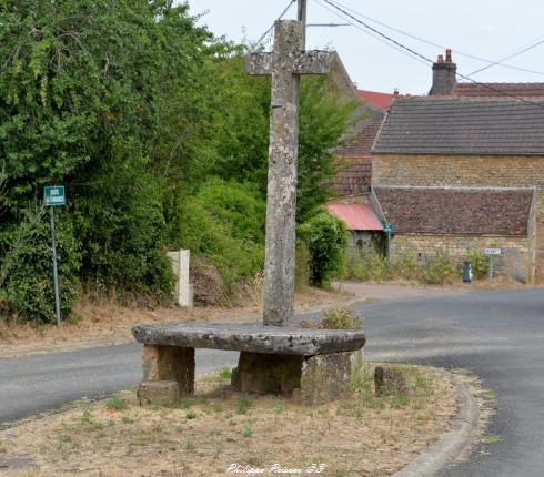 Croix et pierre des morts de Metz le Comte