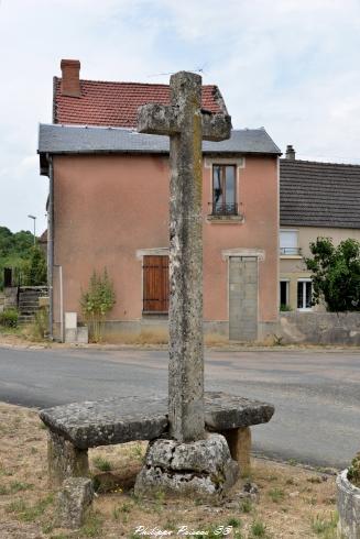 Croix et pierre des morts de Metz le Comte