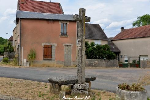 Croix et pierre des morts de Metz le Comte