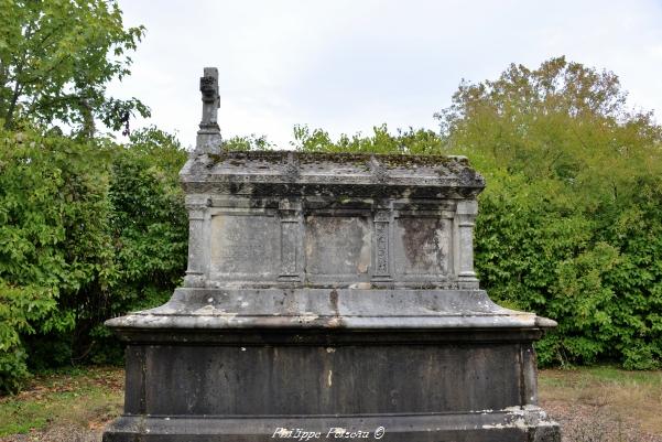 Caveau de la famille La Planche à Millay