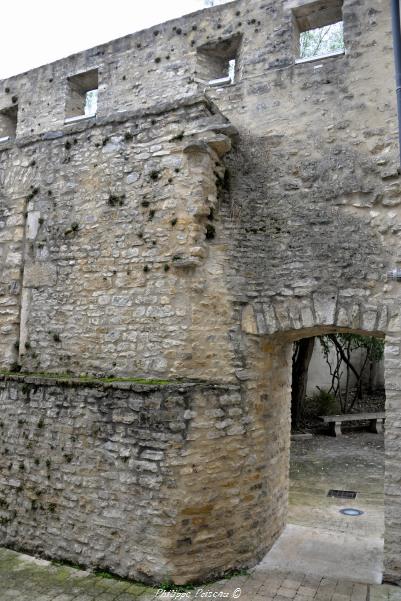 Remparts de Saint Pierre Le Moutier