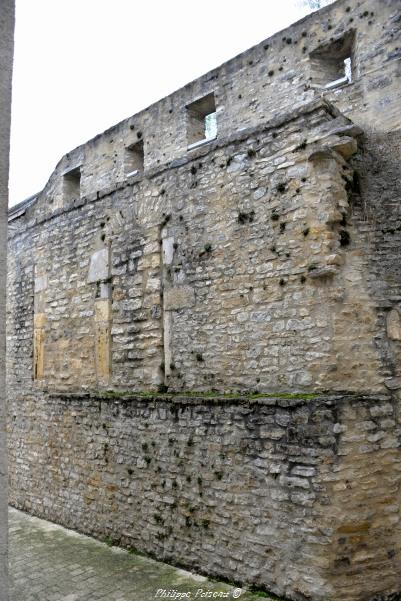 Remparts de Saint Pierre Le Moutier un patrimoine remarquable