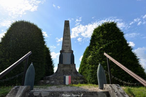 Monument aux morts de Metz le Comte