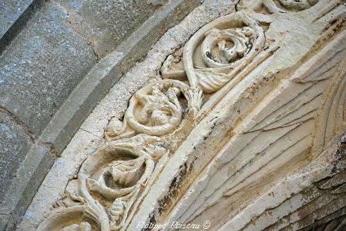 Portail de l'église de Saint-Révérien