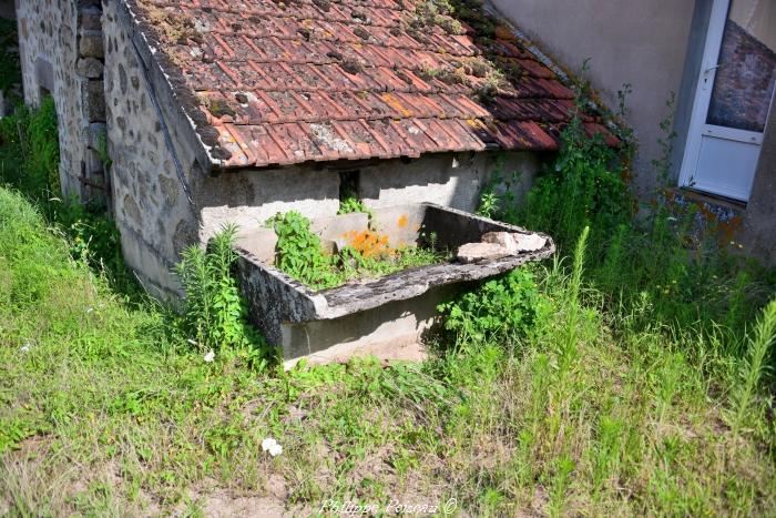 Ancien lavoir individuel de Millay un patrimoine.