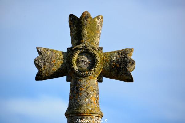 Croix du cimetière de Montberné Nièvre Passion