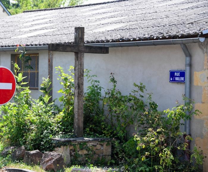 Croix de Saint Benin d’Azy un patrimoine vernaculaire.