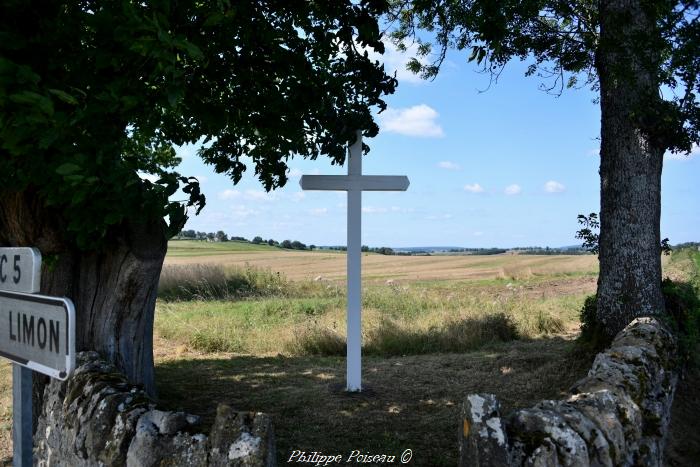 La Croix du Petit Lugues un beau patrimoine.