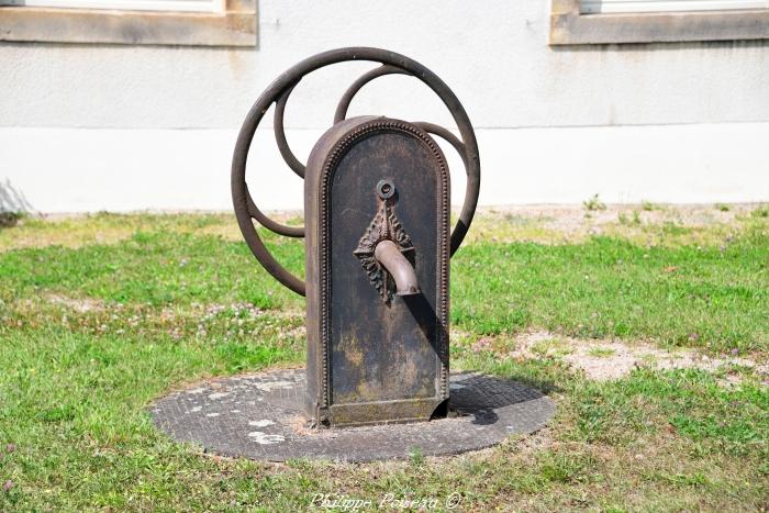 La pompe de la commune des Trois Vèvres un petit patrimoine.