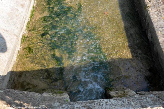 Asnois le lavoir de la rivière