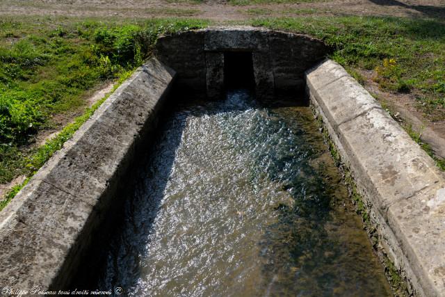 Asnois le lavoir de la rivière