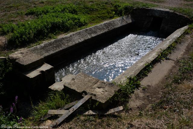 Asnois le lavoir de la rivière