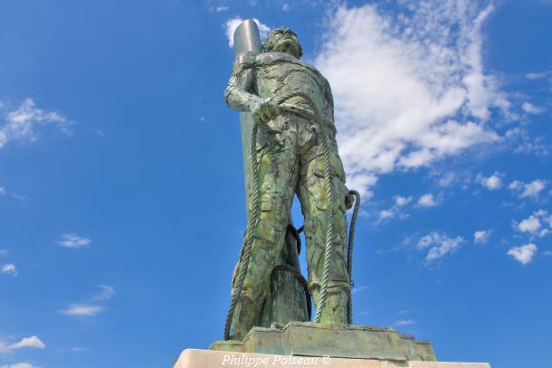 La statue d'Alain Colas