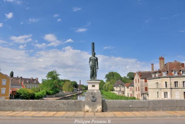 La statue d'Alain Colas