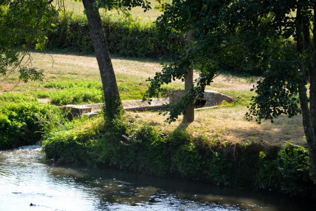 Asnois le lavoir de la rivière