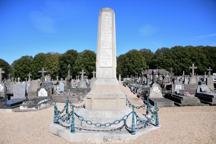 Monument aux morts de Guérigny un hommage.