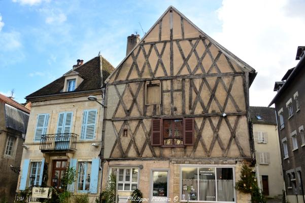 Maison place Saint Jean de Clamecy