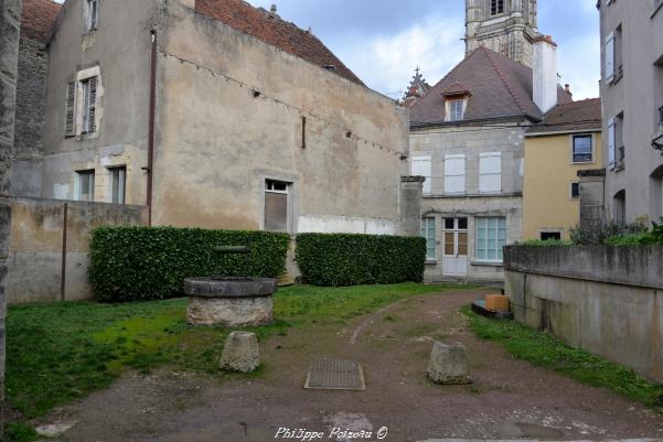 Puits du quai des moulins de Clamecy un beau patrimoine