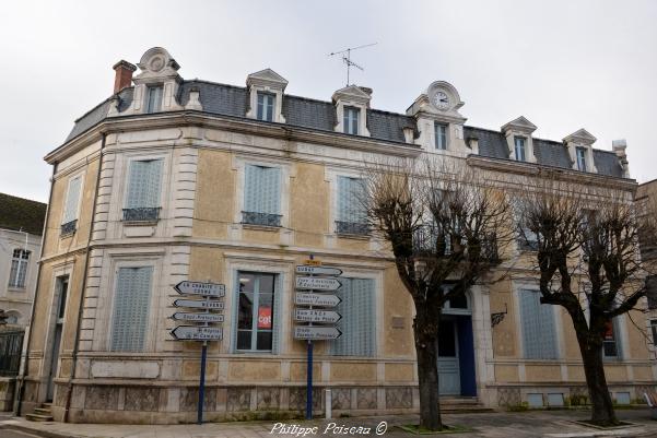 Ancienne poste de la ville de Clamecy