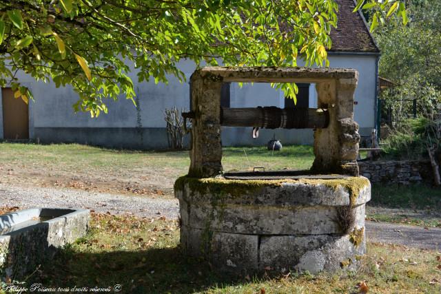 Puits des Familles de Viry et de Troussebois à Malicorne