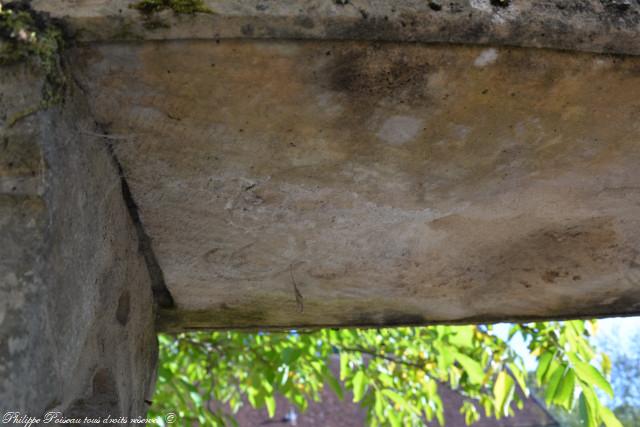 Puits des Familles de Viry et de Troussebois à Malicorne