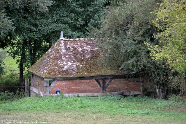 Lavoir du bourg de Dompierre-sur-Nièvre