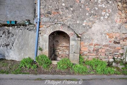 Un puits de Saint-Franchy en façade un patrimoine