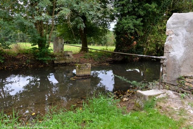 Lavoir du bourg de Dompierre-sur-Nièvre