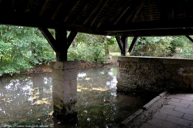 Lavoir du bourg de Dompierre-sur-Nièvre