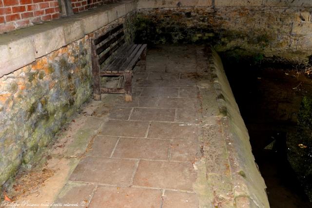 Lavoir du bourg de Dompierre-sur-Nièvre