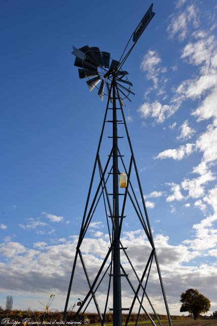 marre et éolienne de Chanteloup Nièvre Passion