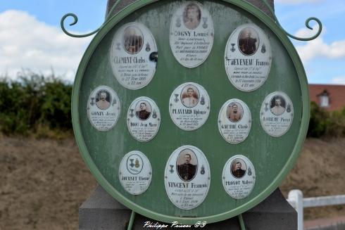 Monument aux morts de Savigny Poil Fol