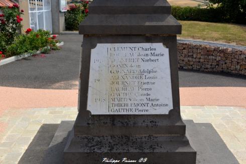Monument aux morts de Savigny Poil Fol