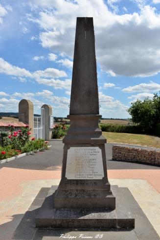 Monument aux morts de Savigny Poil Fol