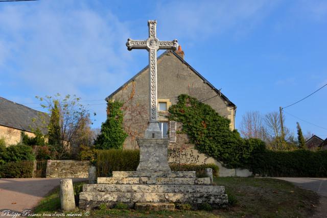 Croix de Dompierre sur Héry