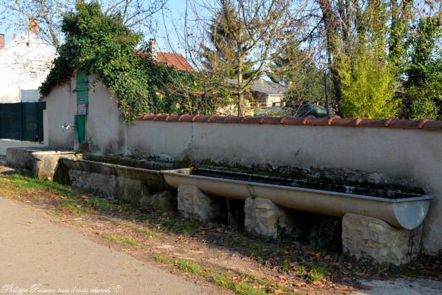 Abreuvoir fontaine d'Anthien