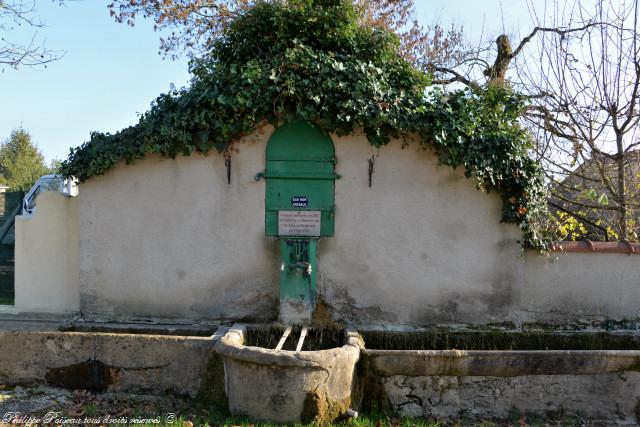 Fontaine d'Anthien rue Moreau