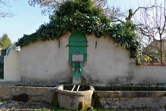 Abreuvoir fontaine d'Anthien