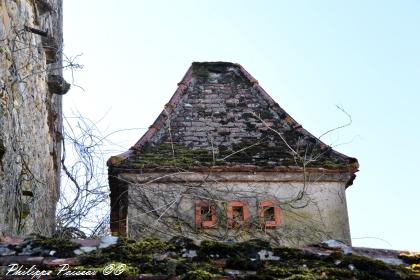 Pigeonnier du manoir de Mavé un patrimoine vernaculaire