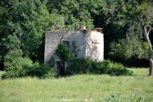 Les anciennes Loges des vignerons du Nivernais Nièvre Passion