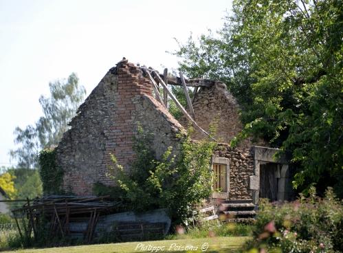 Les anciennes Loges des vignerons du Nivernais Nièvre Passion